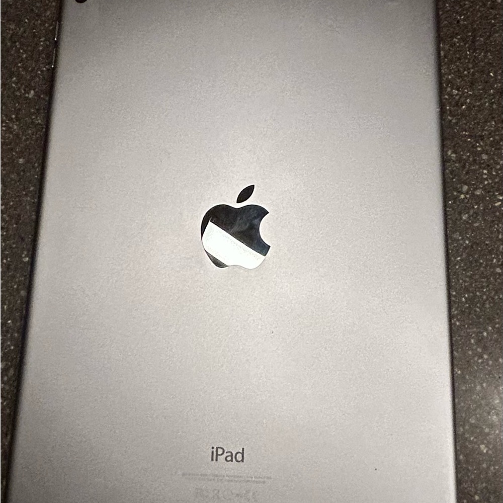 Space Gray iPad Air 2 64GB - Picture 7 of 9